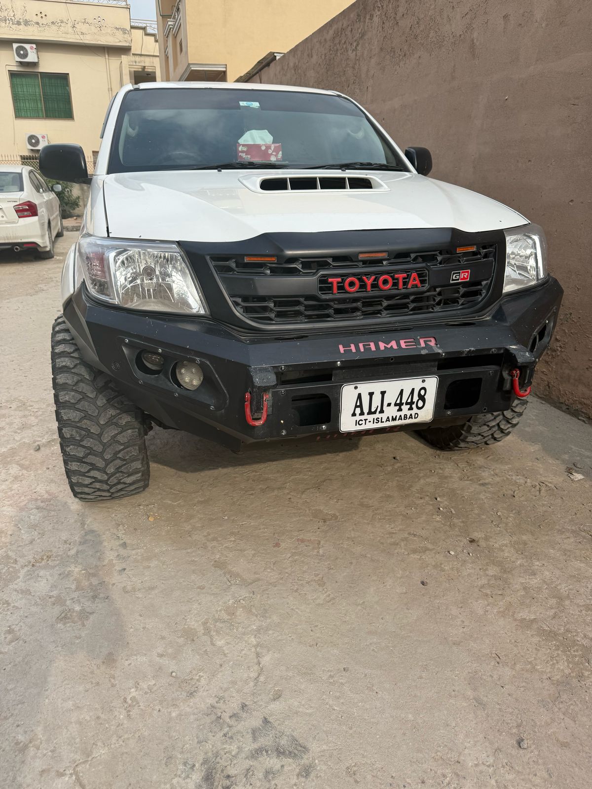 TOYOTA HILUX