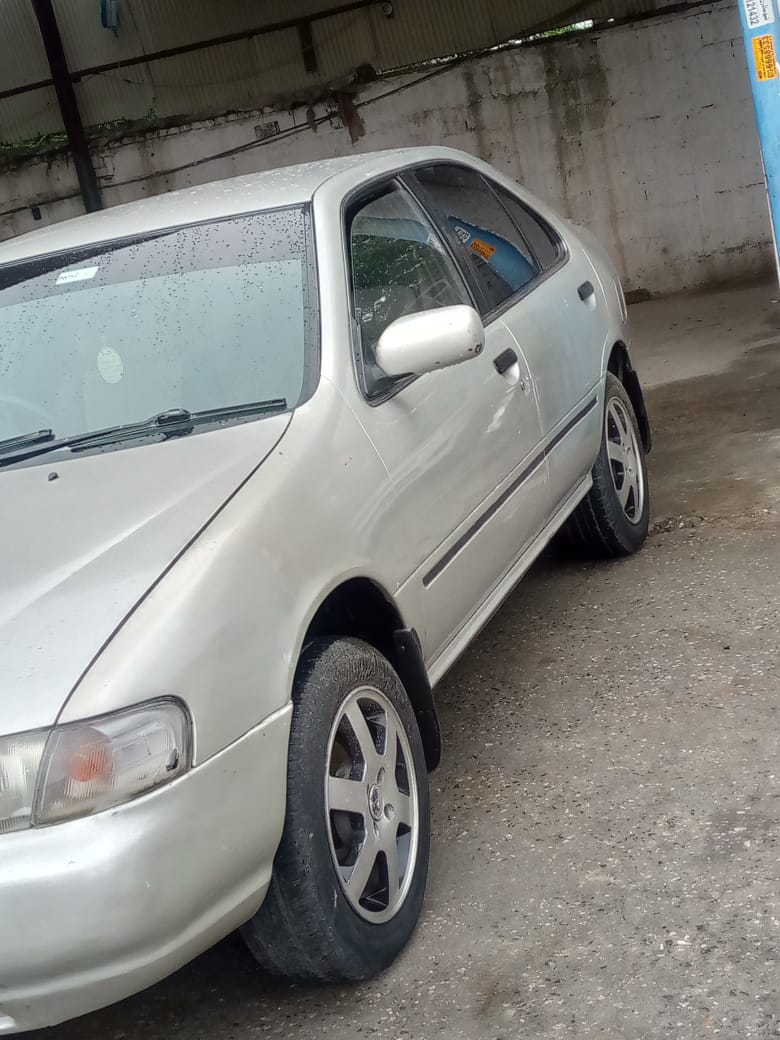 NISSAN Sunny - ExSaloon