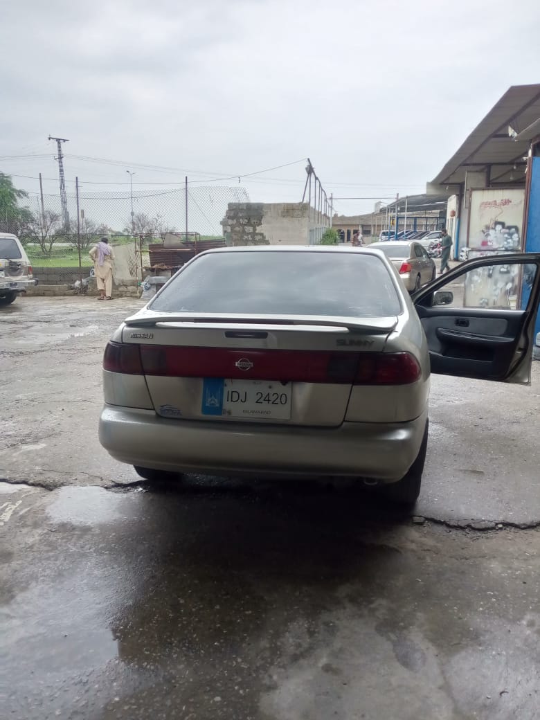 NISSAN Sunny - ExSaloon