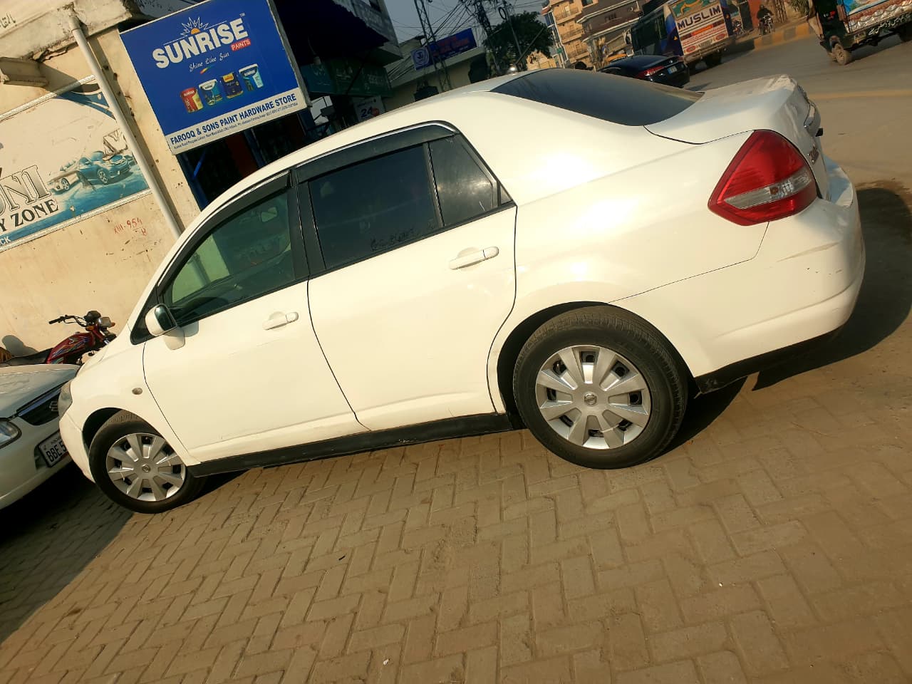 NISSAN TIDA - Latio